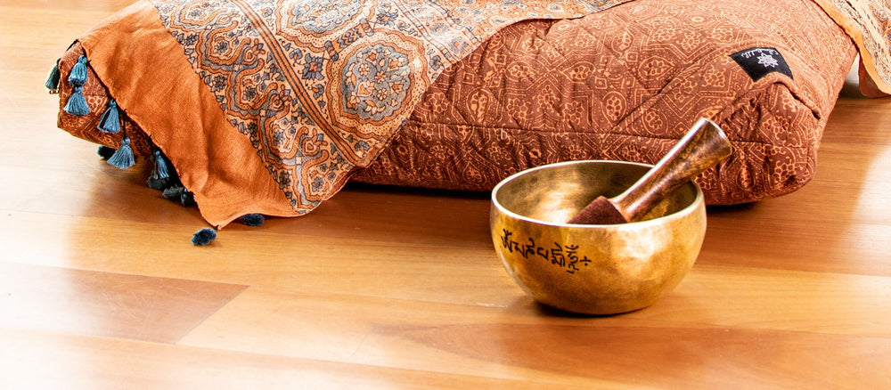 Calm Buddhi How to's: Playing a singing bowl